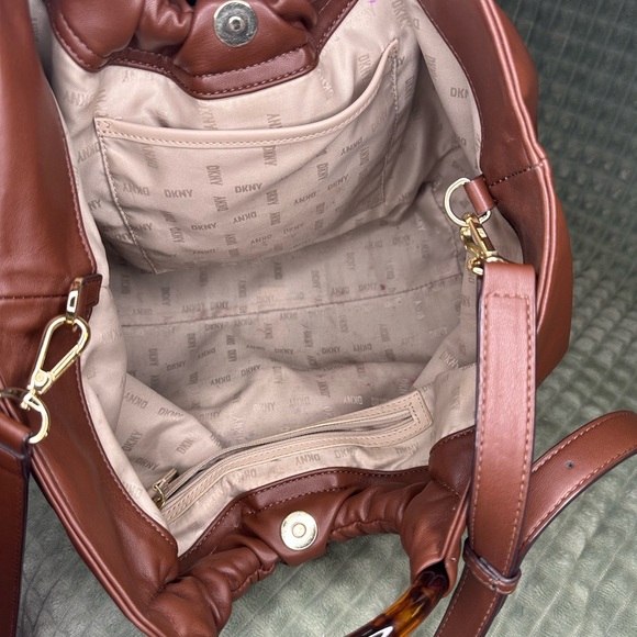 DKNY Brown Vegan Leather Hobo Slouchy Tortoise Handle Bag Long Crossbody Strap - Picture 7 of 8